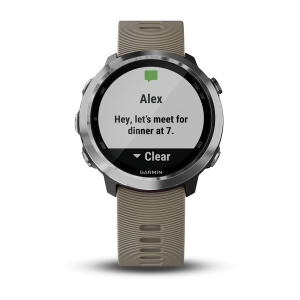 Forerunner® 645 mit sandsteinfarbenem Armband