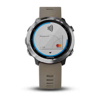 Forerunner® 645 mit sandsteinfarbenem Armband