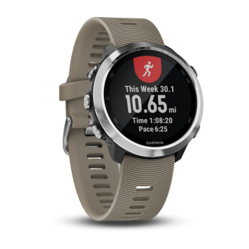 Forerunner® 645 mit sandsteinfarbenem Armband
