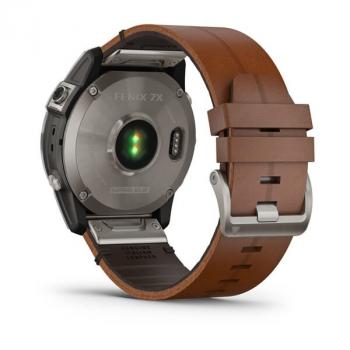 fēnix® 7X Sapphire Solar Titanium Titan mit braunem Lederarmband